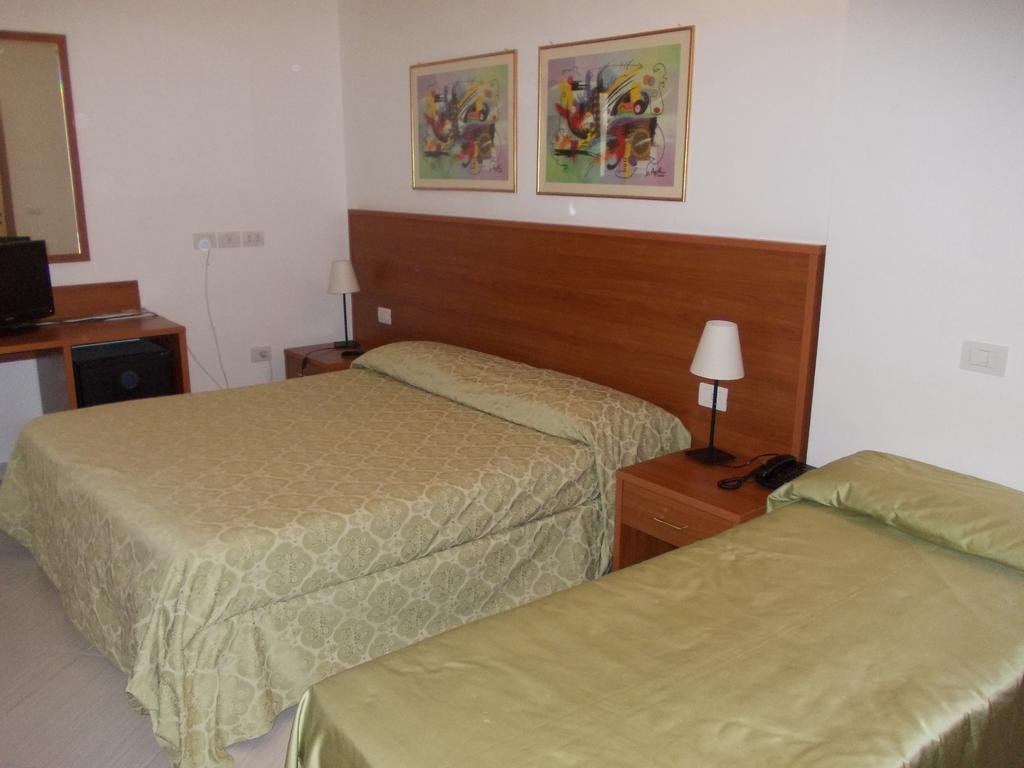 Hotel Solaria Rodi Garganico Phòng bức ảnh