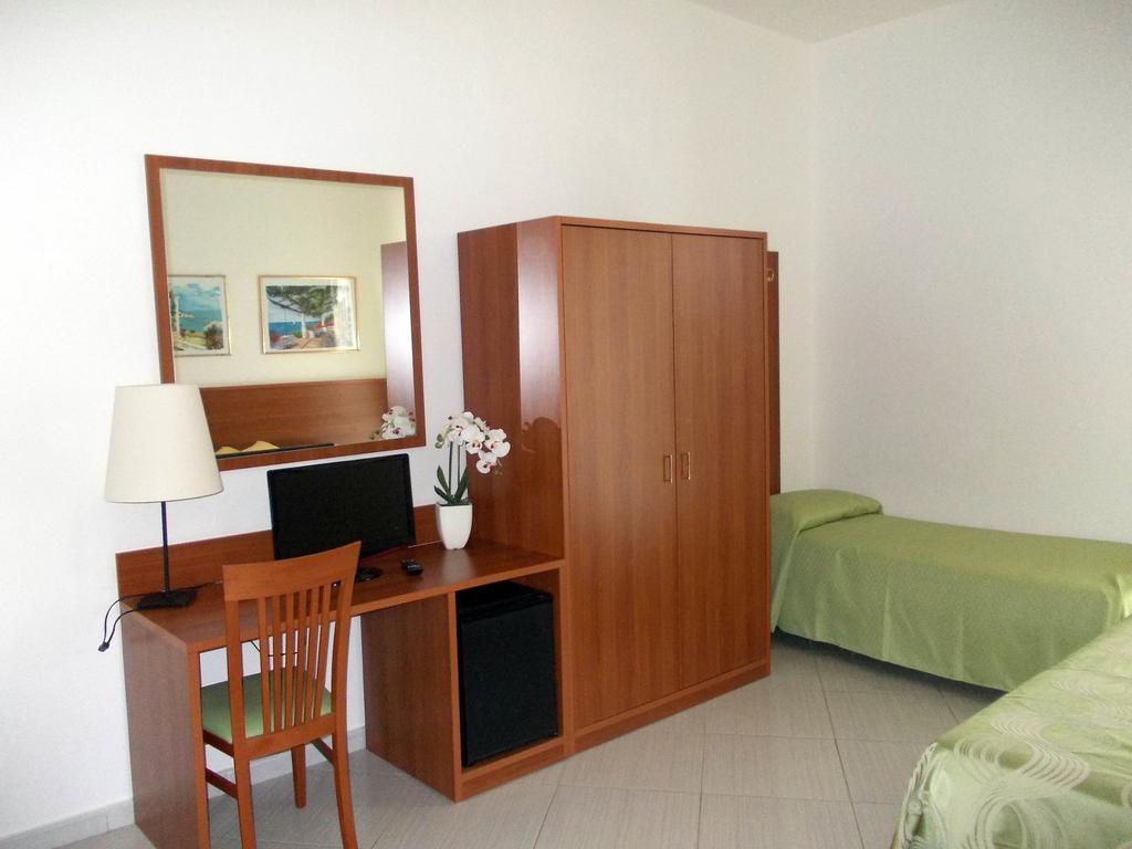 Hotel Solaria Rodi Garganico Phòng bức ảnh