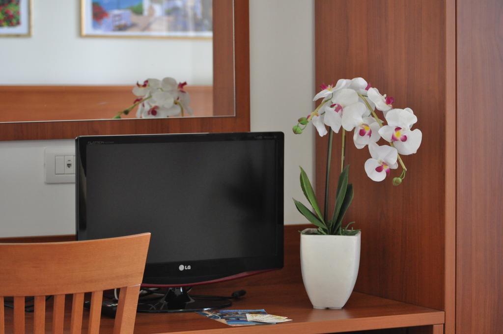 Hotel Solaria Rodi Garganico Ngoại thất bức ảnh