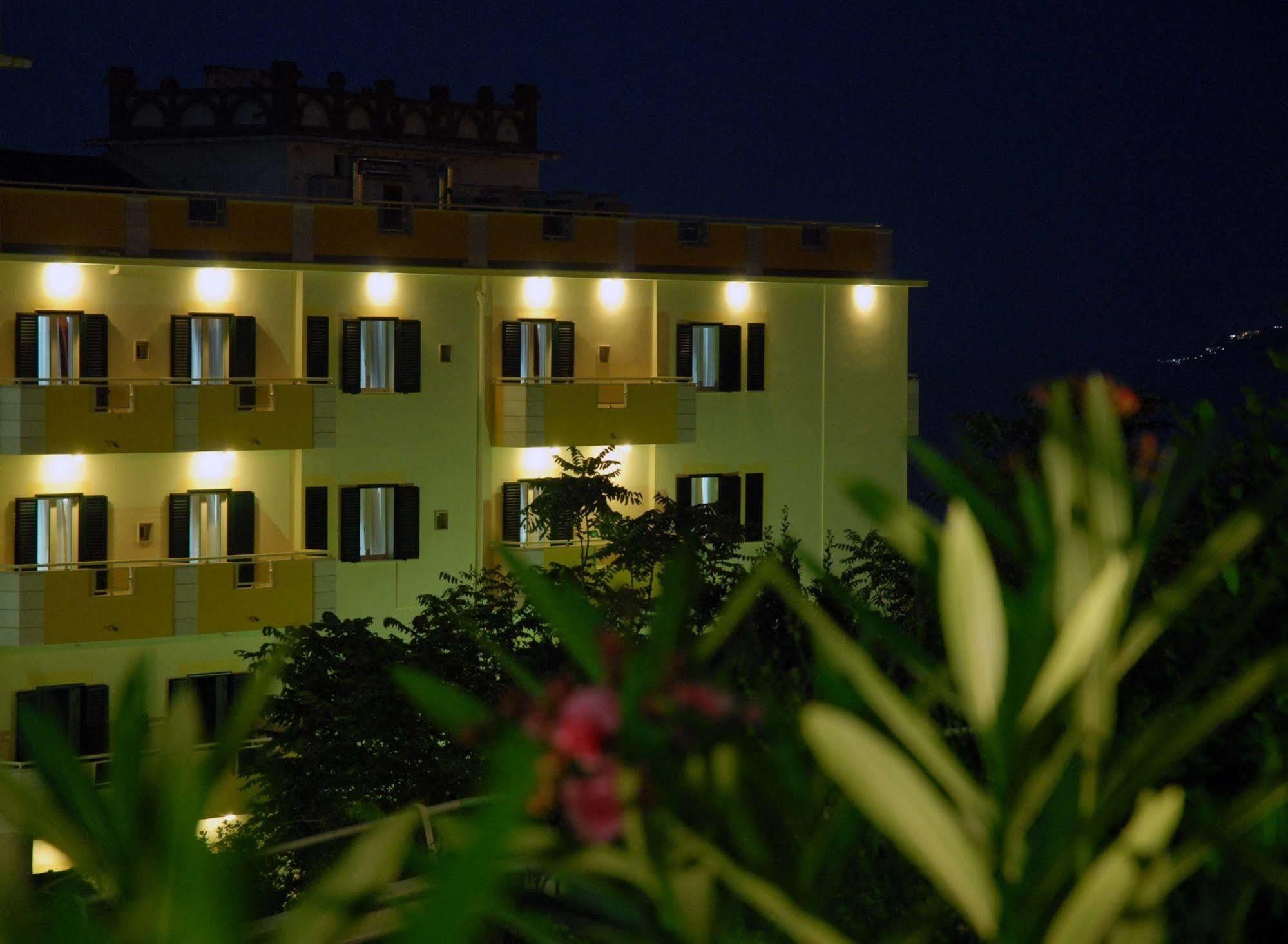 Hotel Solaria Rodi Garganico Ngoại thất bức ảnh