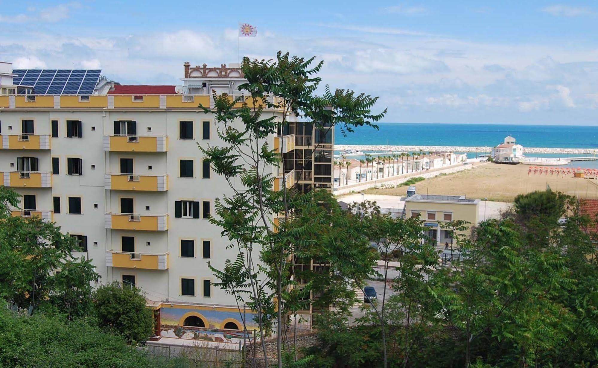 Hotel Solaria Rodi Garganico Ngoại thất bức ảnh