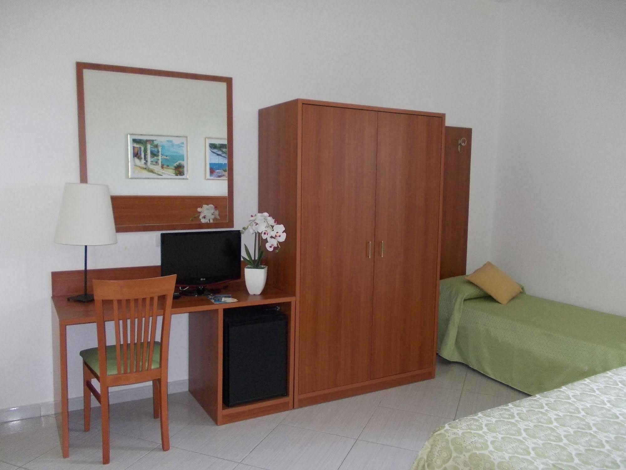 Hotel Solaria Rodi Garganico Ngoại thất bức ảnh