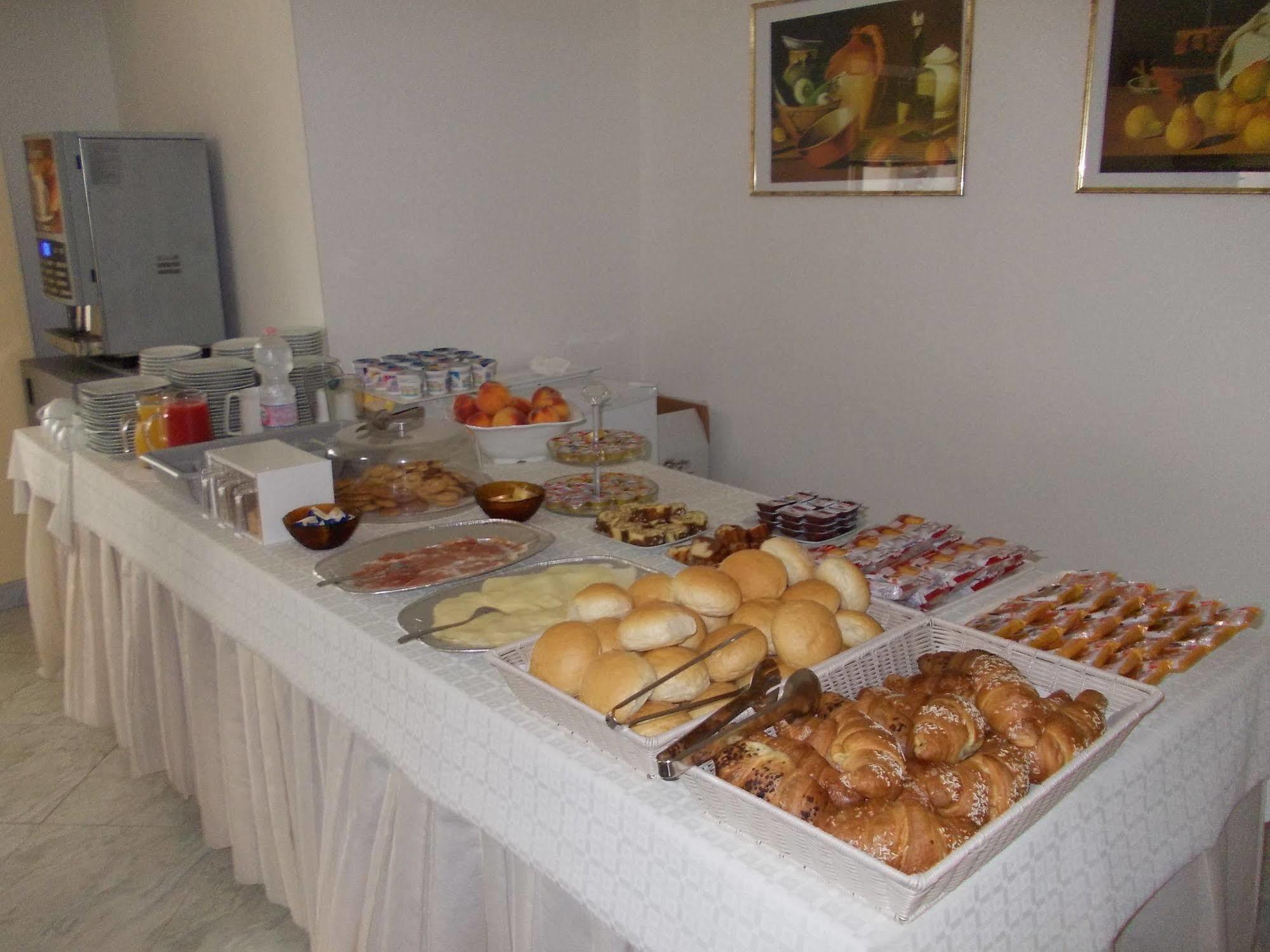 Hotel Solaria Rodi Garganico Ngoại thất bức ảnh