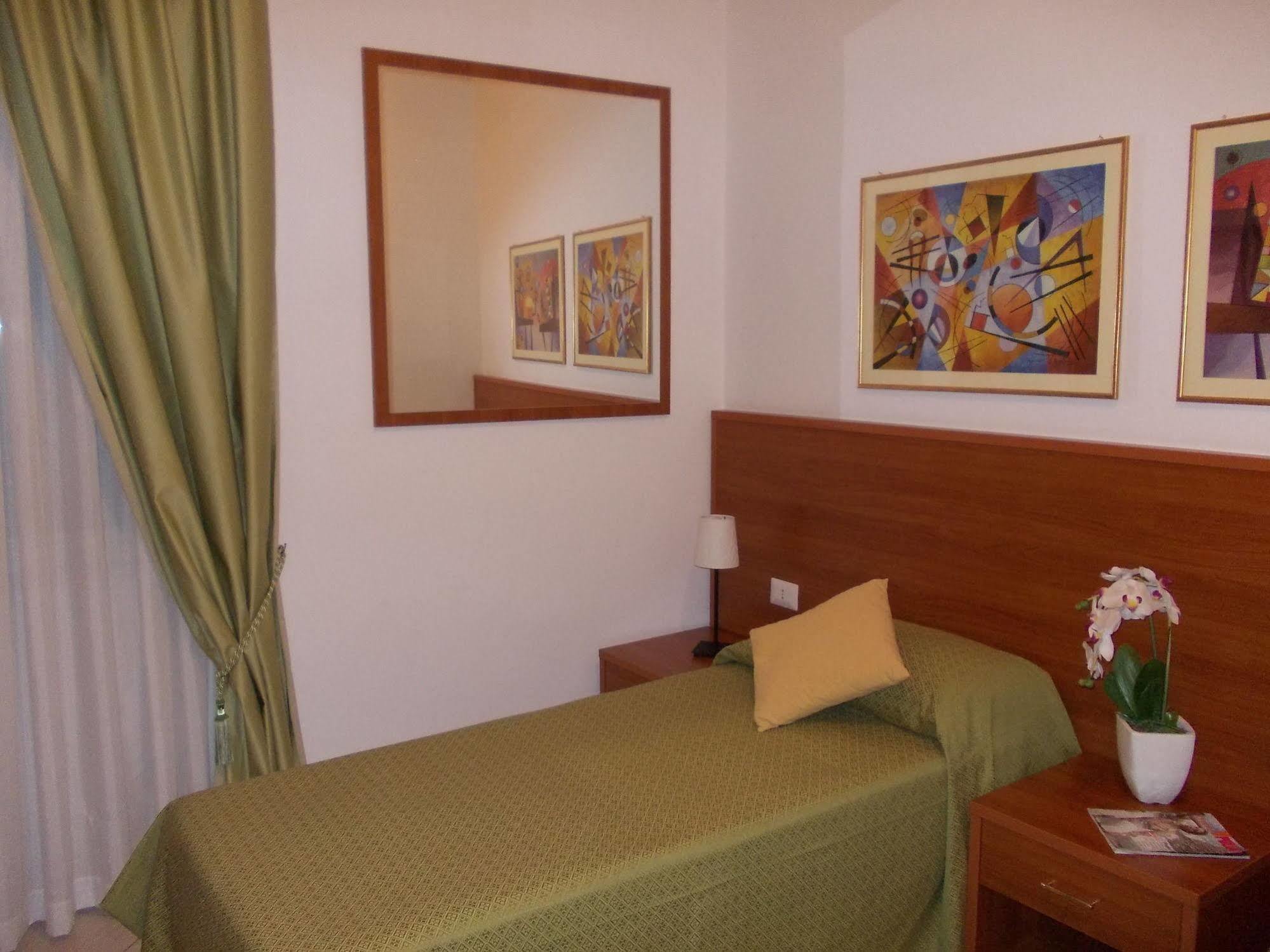 Hotel Solaria Rodi Garganico Ngoại thất bức ảnh