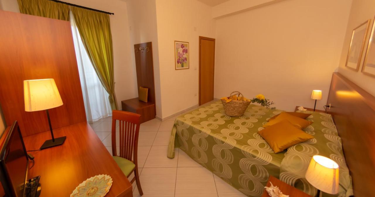 Hotel Solaria Rodi Garganico Ngoại thất bức ảnh