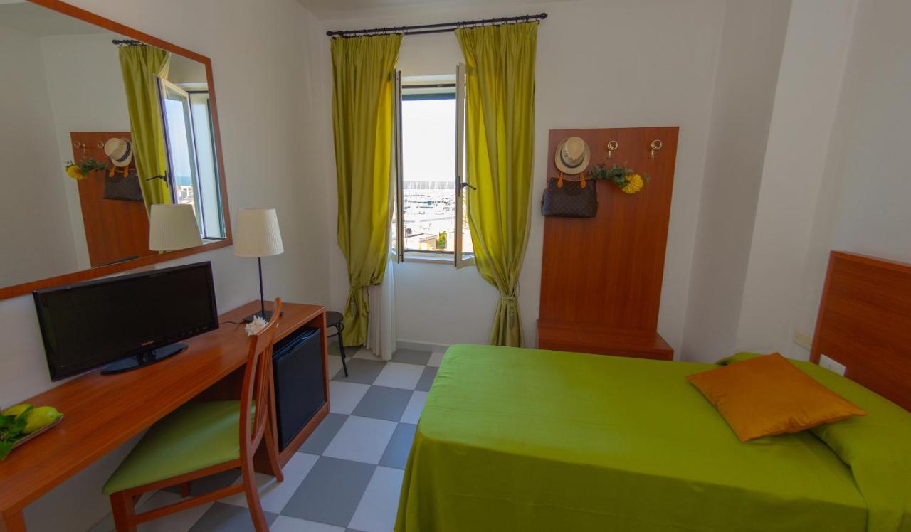 Hotel Solaria Rodi Garganico Ngoại thất bức ảnh