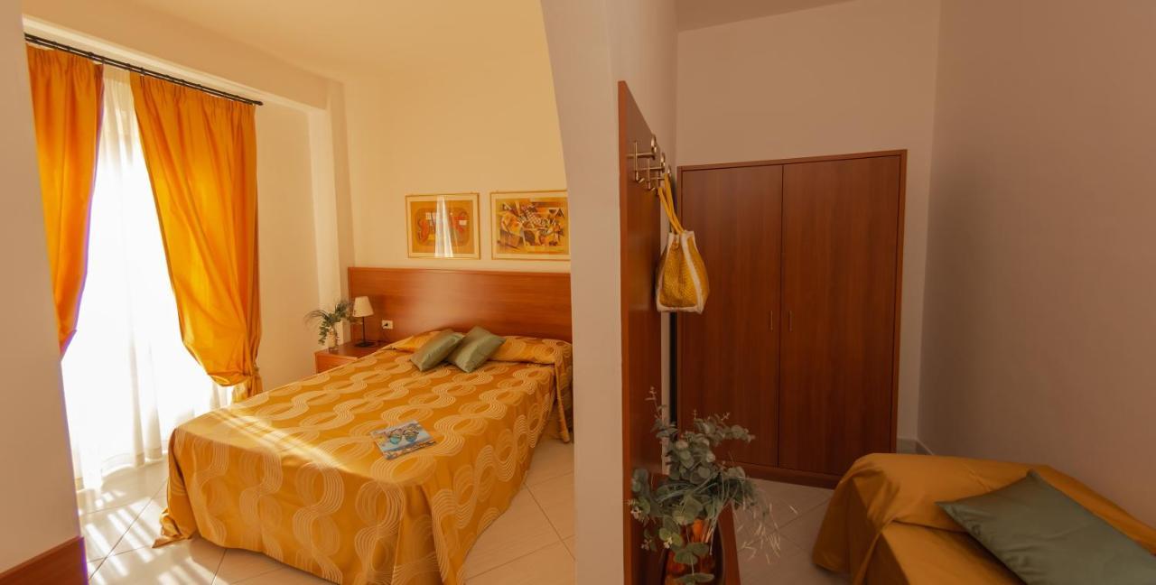 Hotel Solaria Rodi Garganico Ngoại thất bức ảnh
