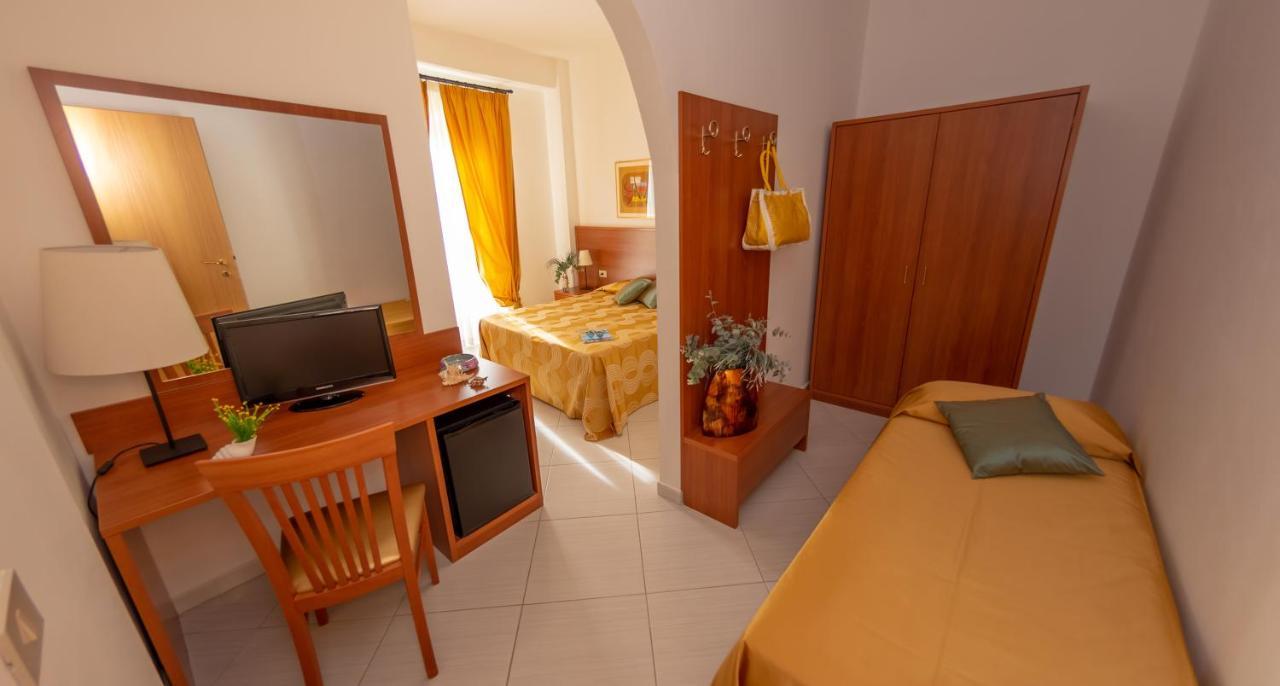 Hotel Solaria Rodi Garganico Ngoại thất bức ảnh