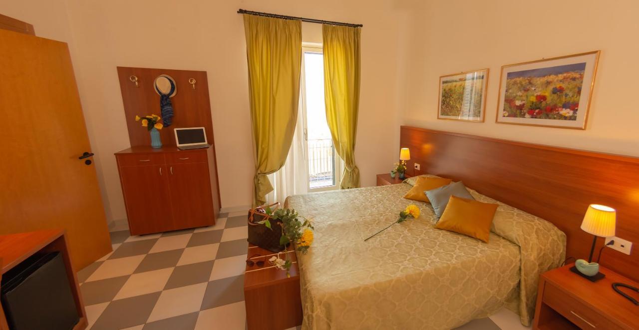 Hotel Solaria Rodi Garganico Ngoại thất bức ảnh