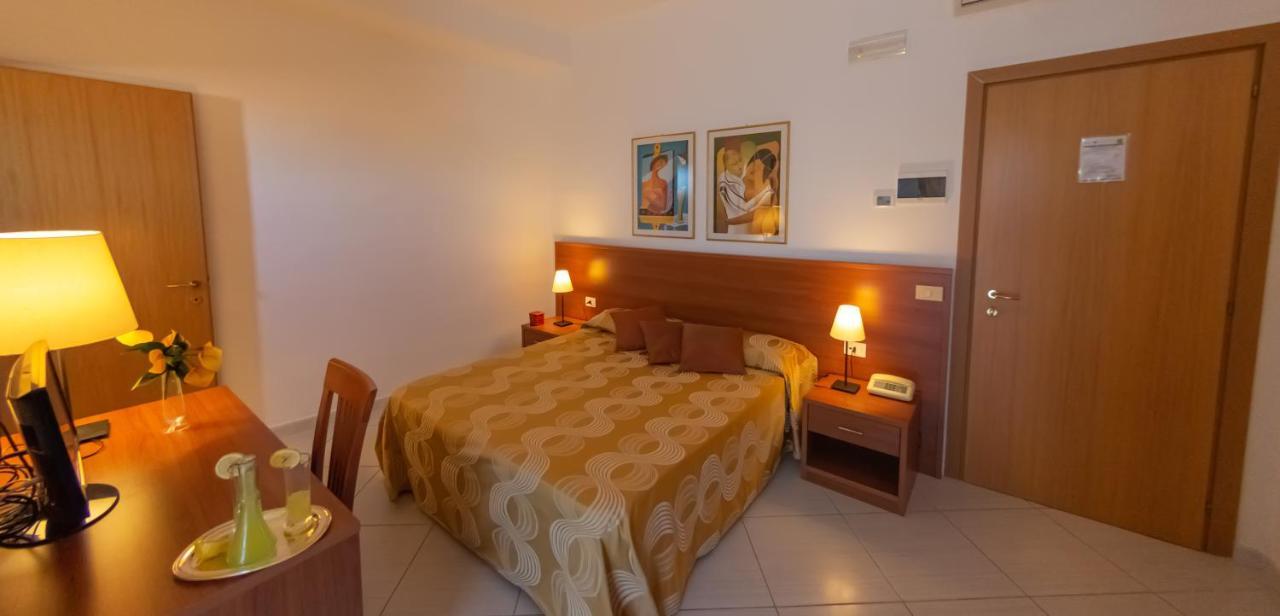 Hotel Solaria Rodi Garganico Ngoại thất bức ảnh