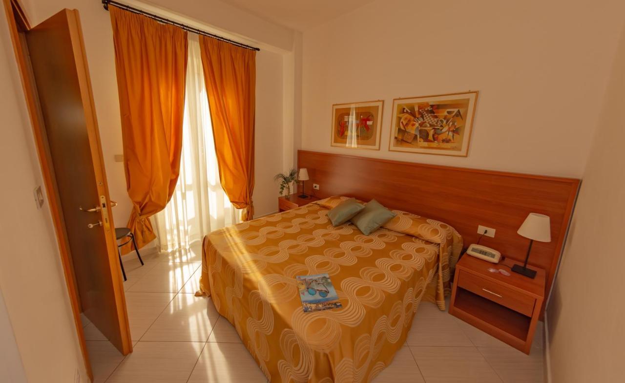 Hotel Solaria Rodi Garganico Ngoại thất bức ảnh