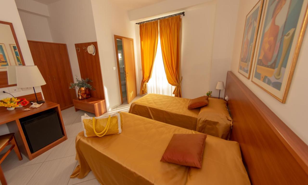 Hotel Solaria Rodi Garganico Ngoại thất bức ảnh