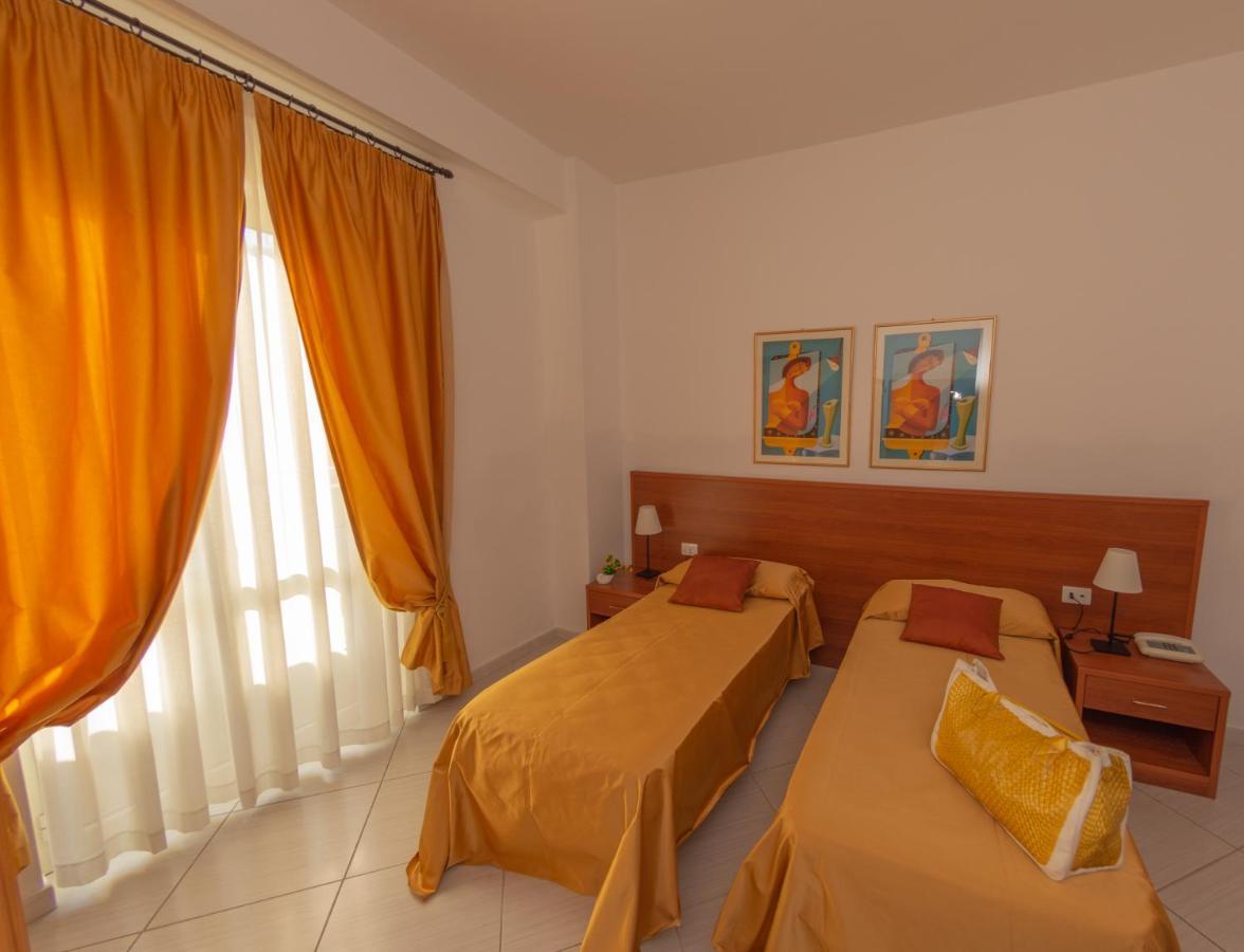 Hotel Solaria Rodi Garganico Ngoại thất bức ảnh