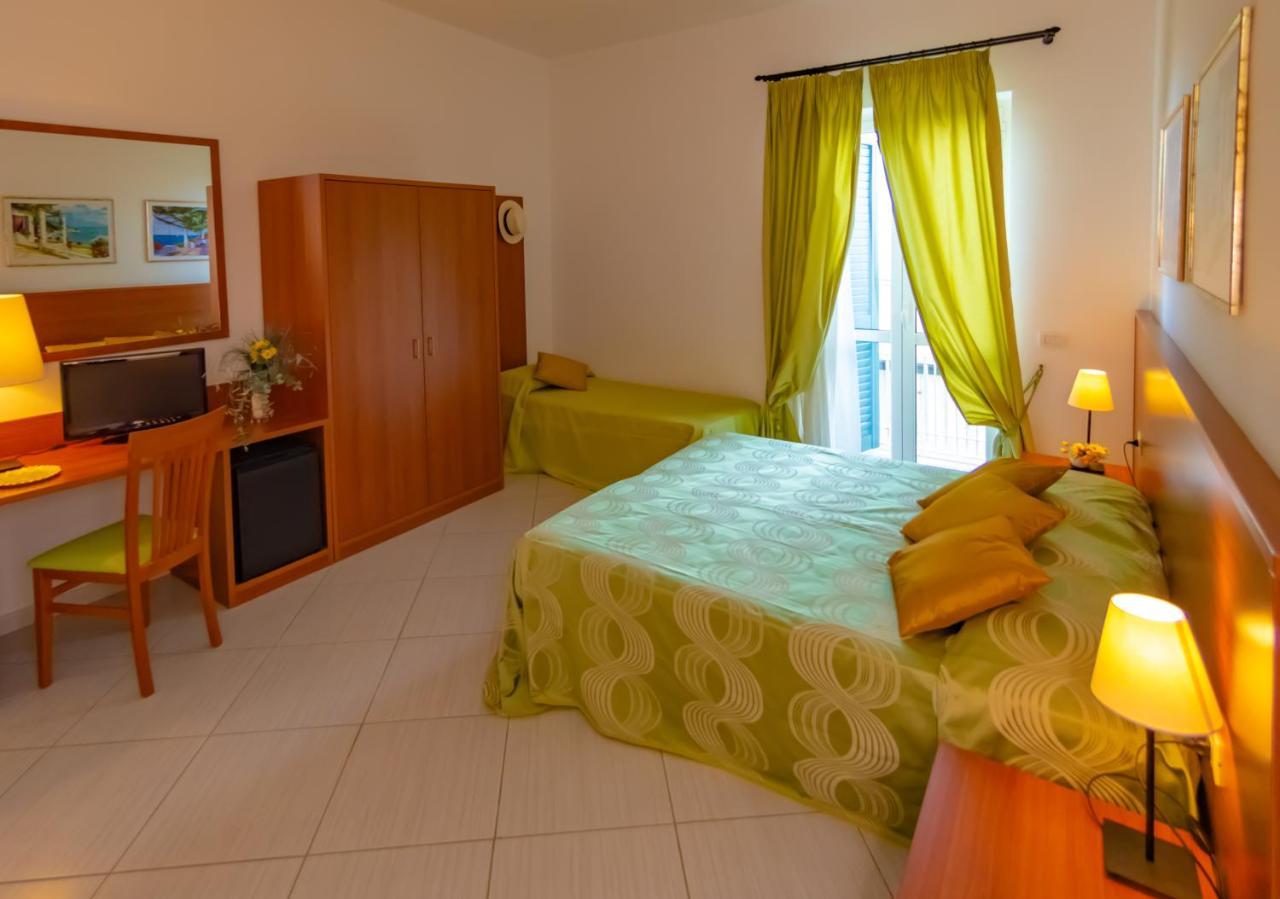 Hotel Solaria Rodi Garganico Ngoại thất bức ảnh