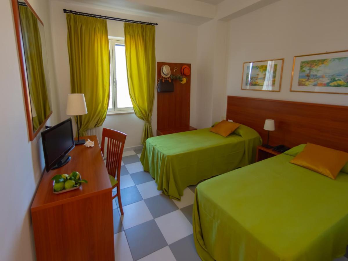 Hotel Solaria Rodi Garganico Ngoại thất bức ảnh